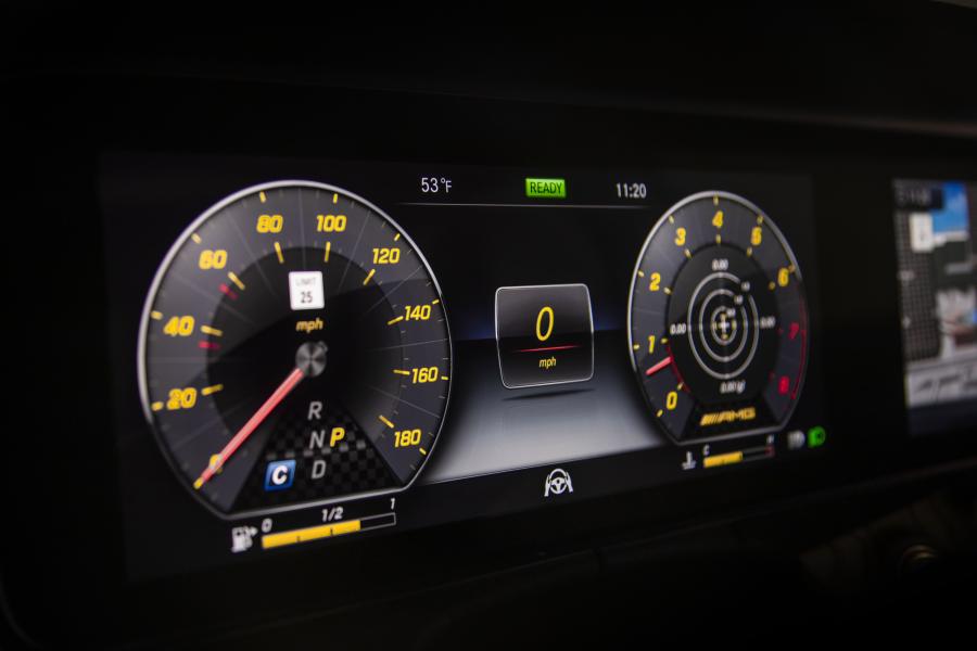 Панель приборов Mercedes-AMG E53 4Matic+ 2018 года  (NA) (фото 18 из 40)